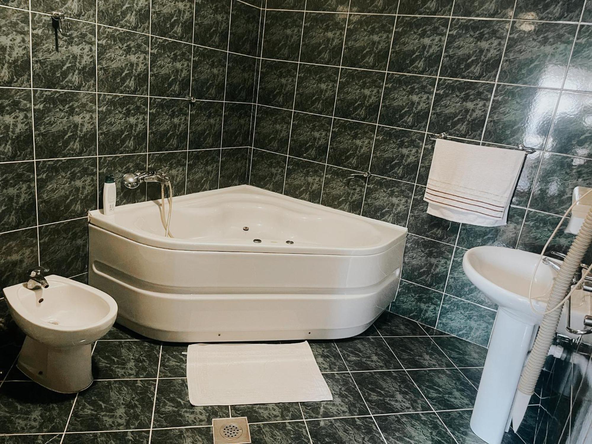 Motel Daco Вітез Екстер'єр фото